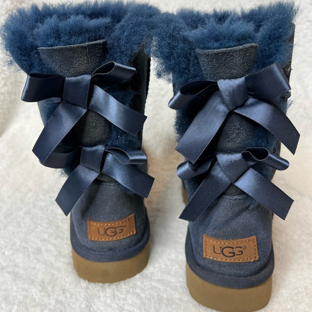 Ugg boots 👢 with bows
